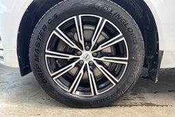 valkoinen Volvo XC60 2019 kuva 28.