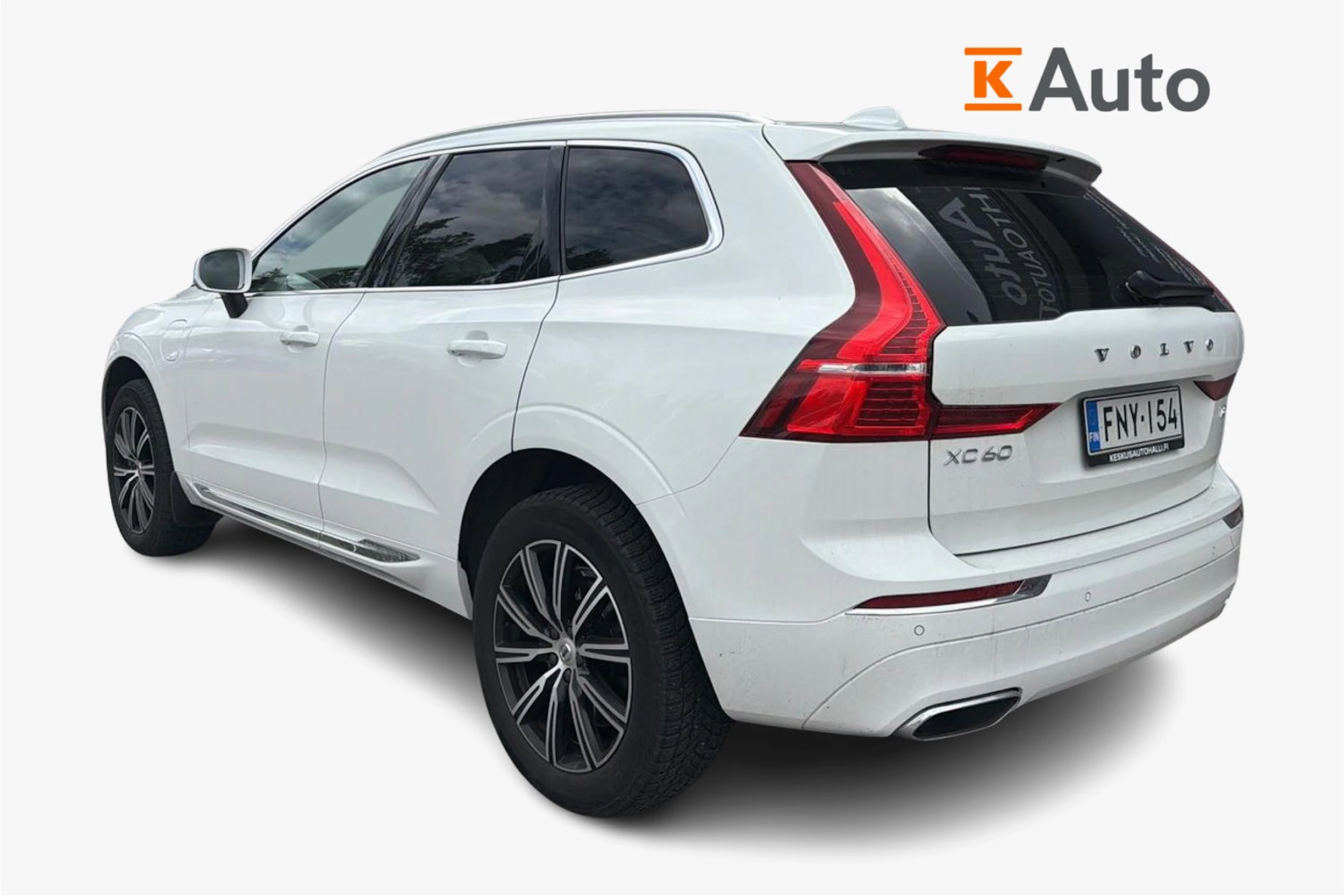 valkoinen Volvo XC60 2019 kuva 2.