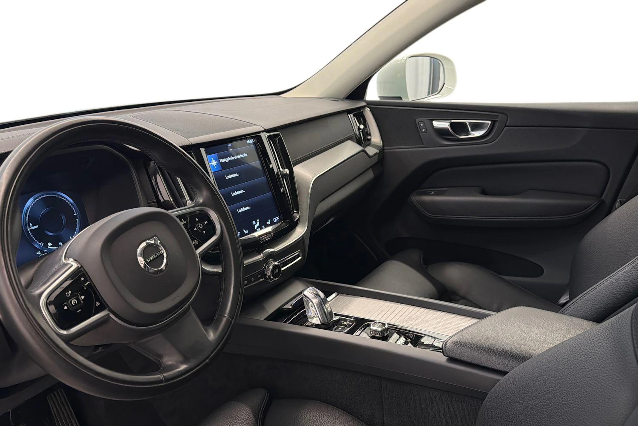 valkoinen Volvo XC60 2019 kuva 6.