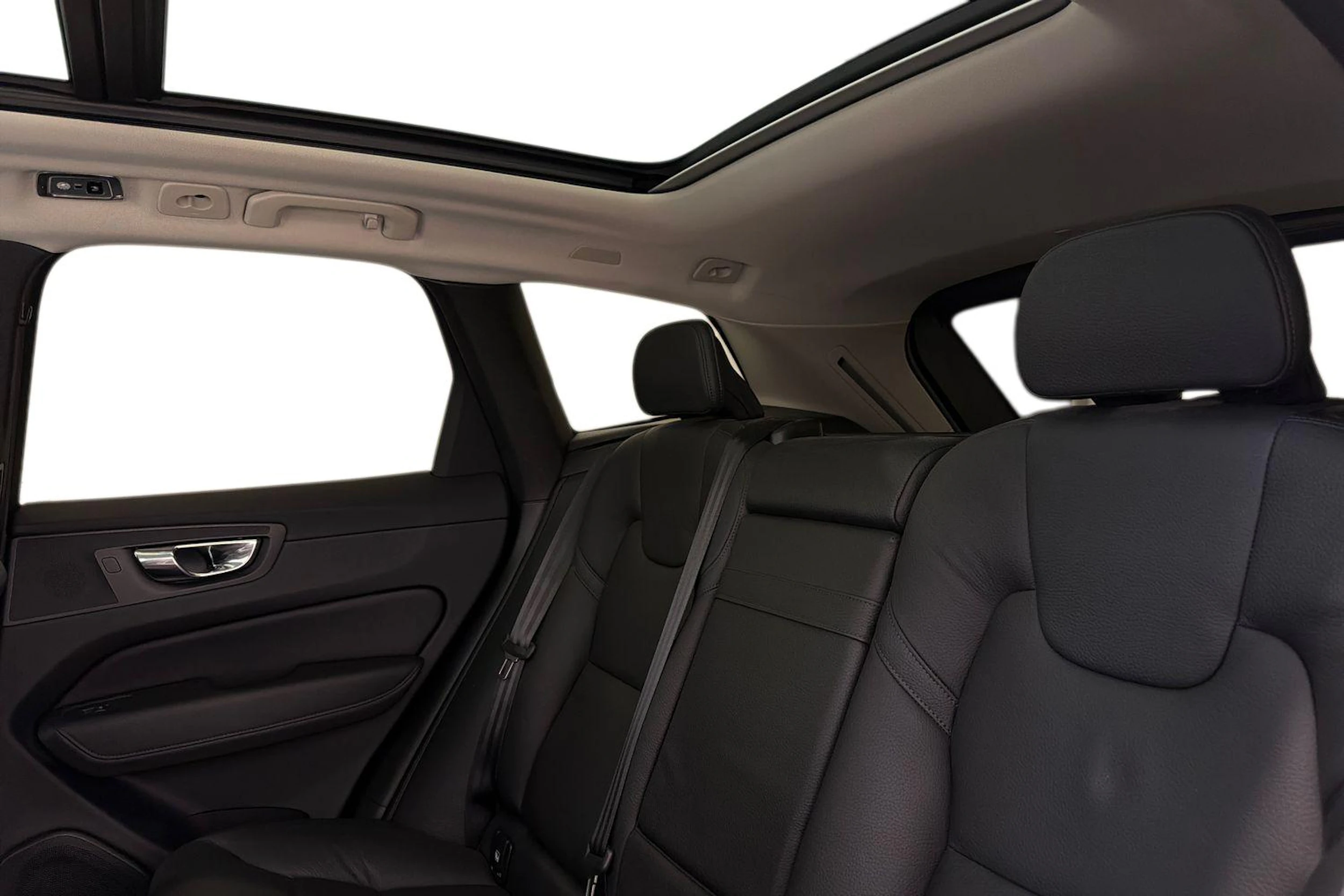 valkoinen Volvo XC60 2019 kuva 8.