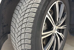 valkoinen Volvo XC60 2019 kuva 10.