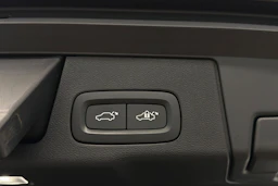 valkoinen Volvo XC60 2019 kuva 12.
