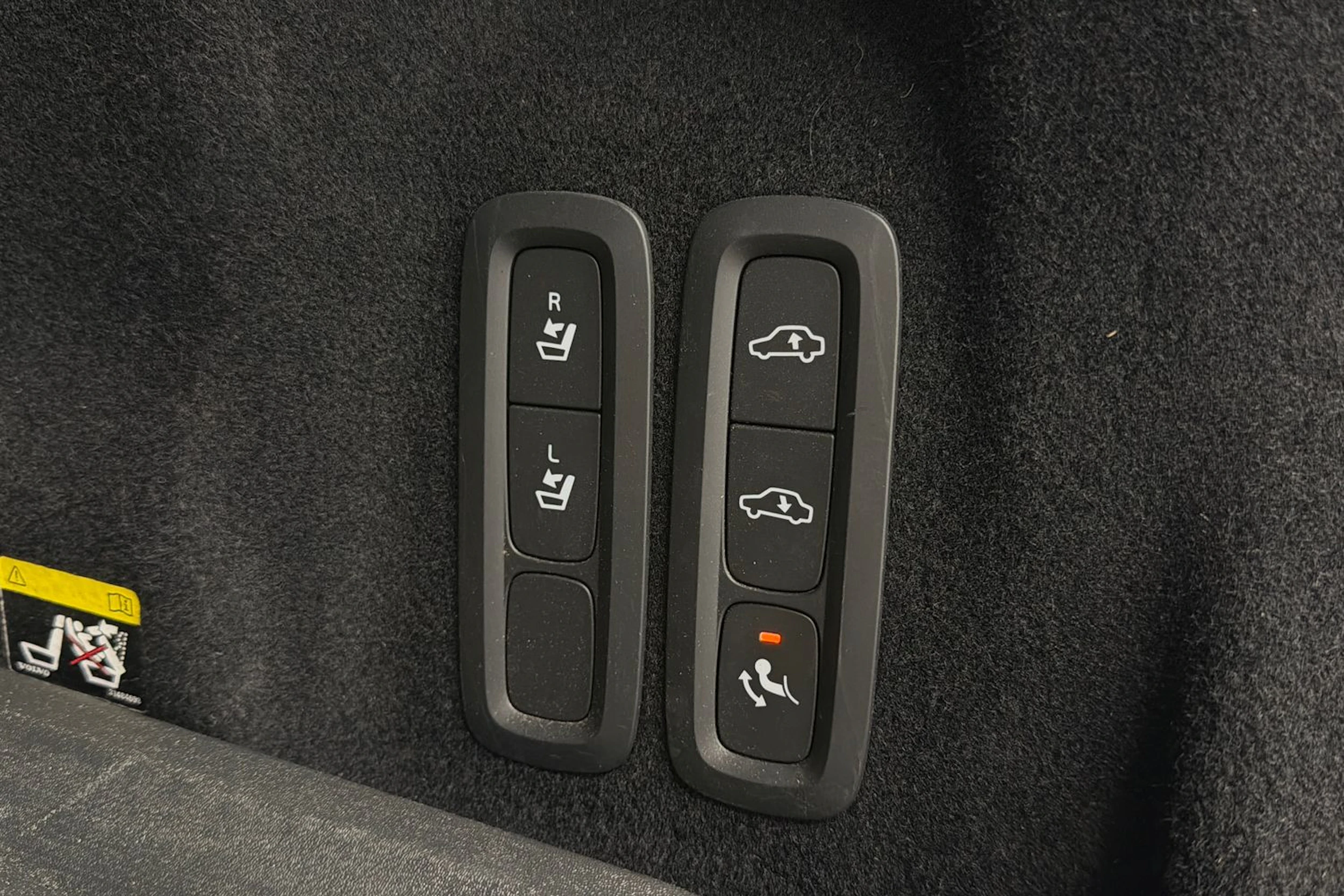 valkoinen Volvo XC60 2019 kuva 13.