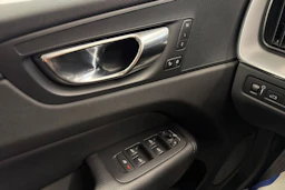 valkoinen Volvo XC60 2019 kuva 16.
