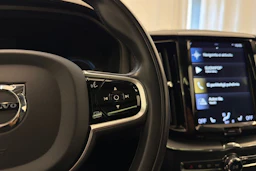 valkoinen Volvo XC60 2019 kuva 18.