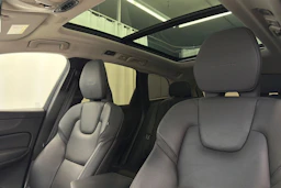 valkoinen Volvo XC60 2019 kuva 23.