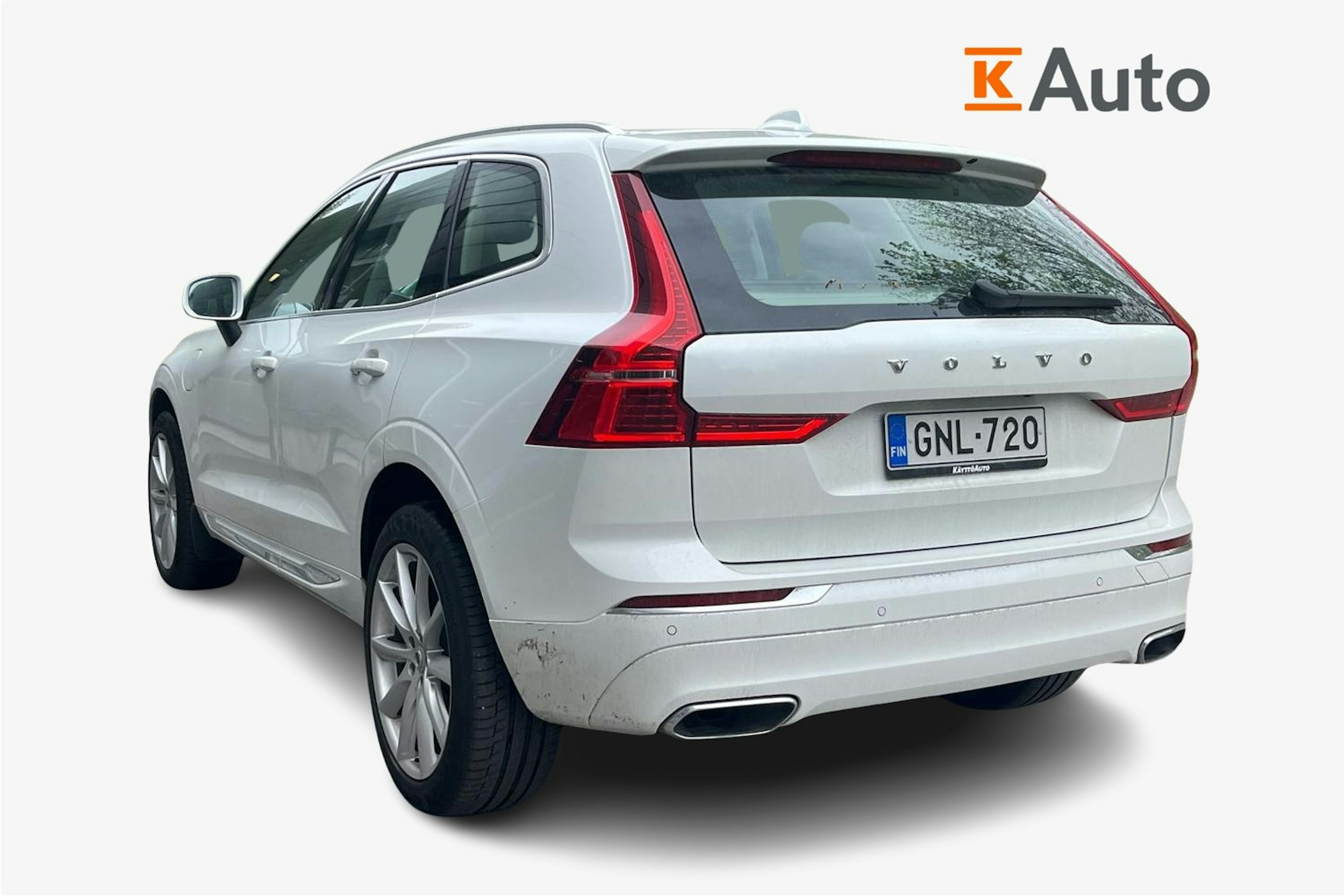 valkoinen Volvo XC60 2019 kuva 2.