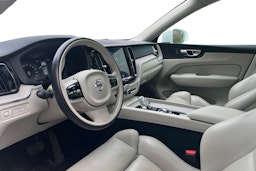 valkoinen Volvo XC60 2019 kuva 3.