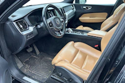 musta Volvo XC60 2019 kuva 3.