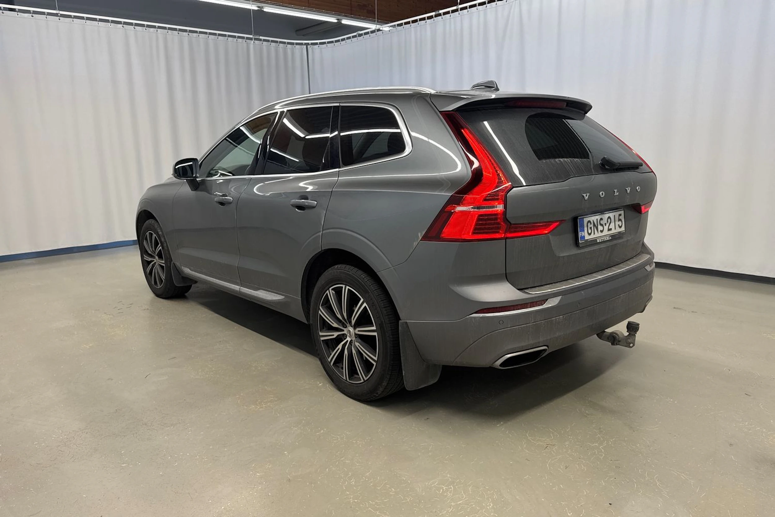 harmaa Volvo XC60 2019 kuva 5.