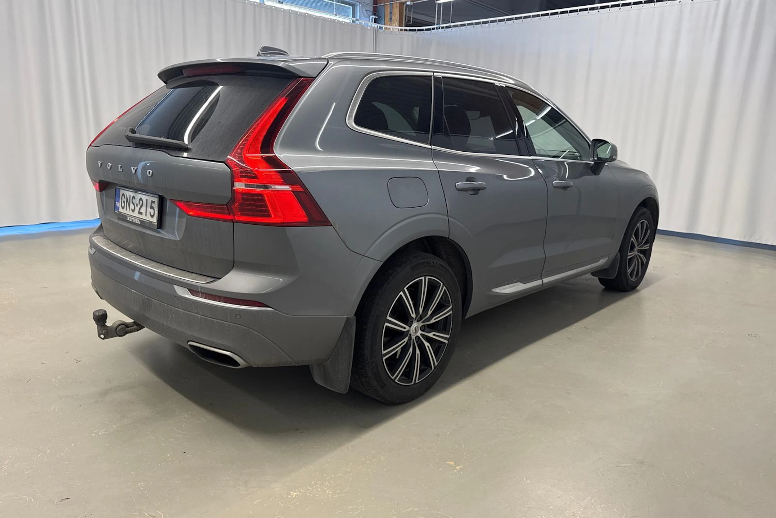 harmaa Volvo XC60 2019 kuva 7.