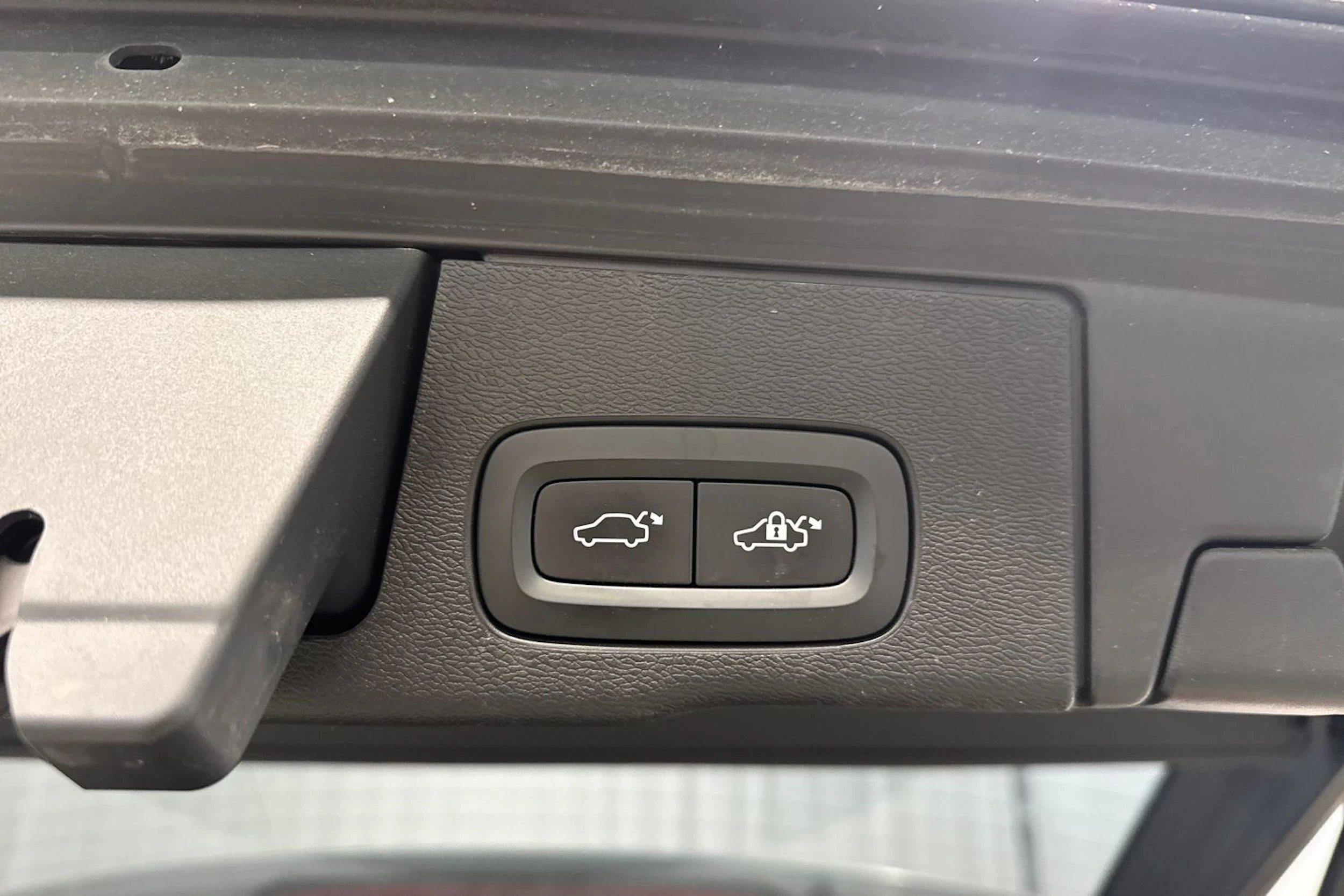 harmaa Volvo XC60 2019 kuva 9.
