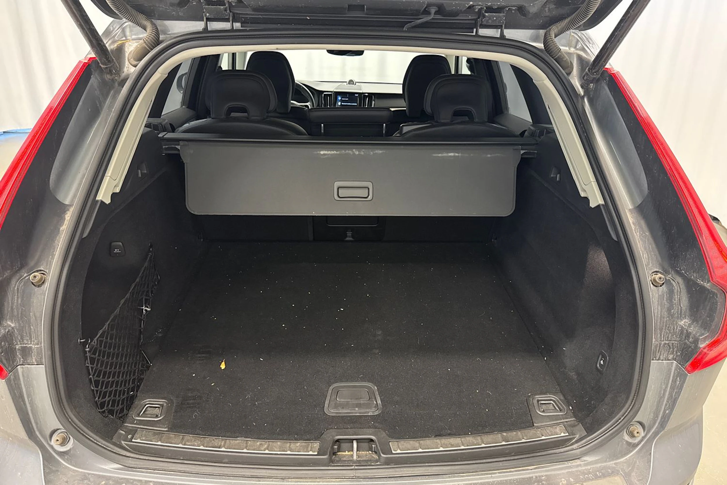harmaa Volvo XC60 2019 kuva 10.