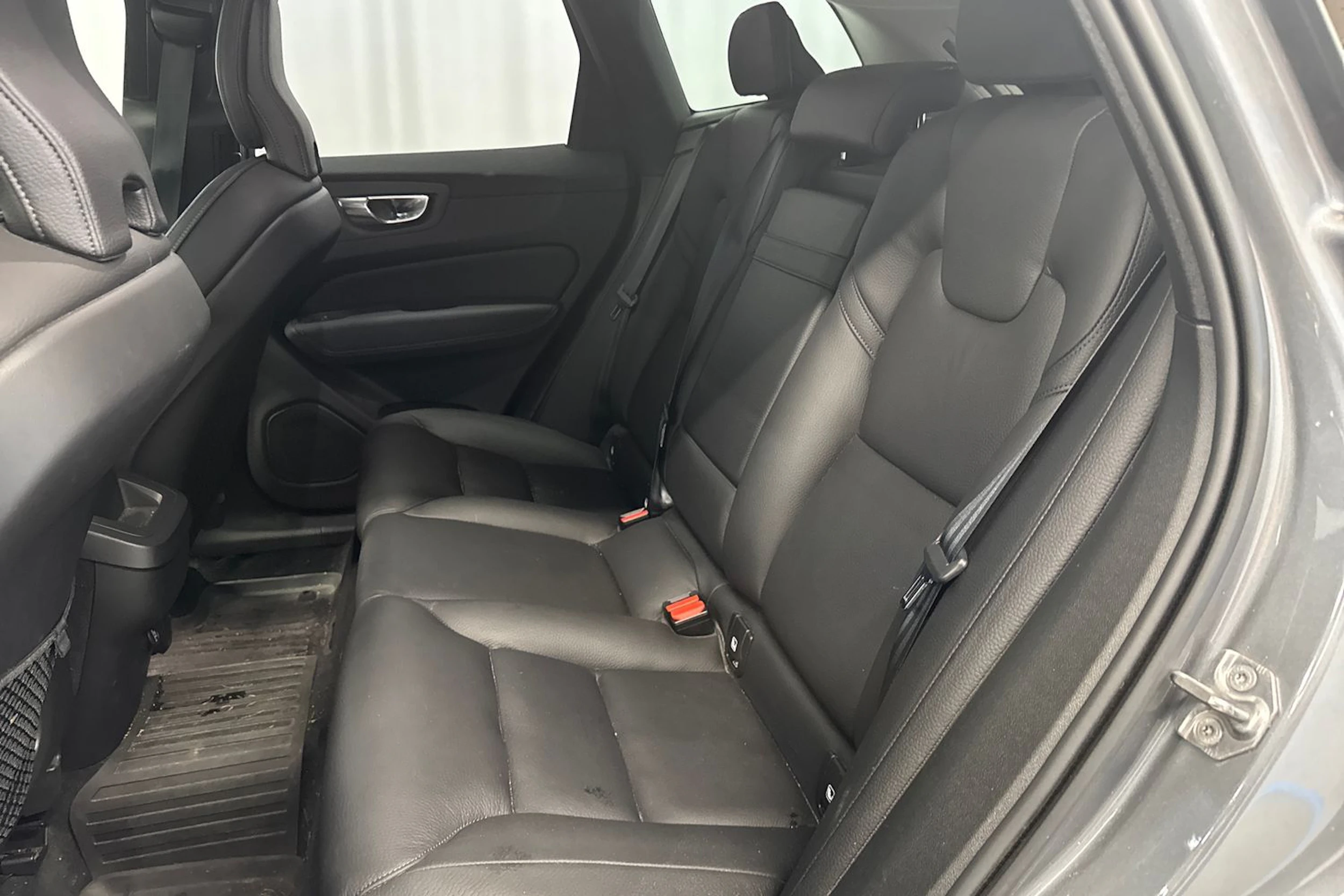 harmaa Volvo XC60 2019 kuva 12.