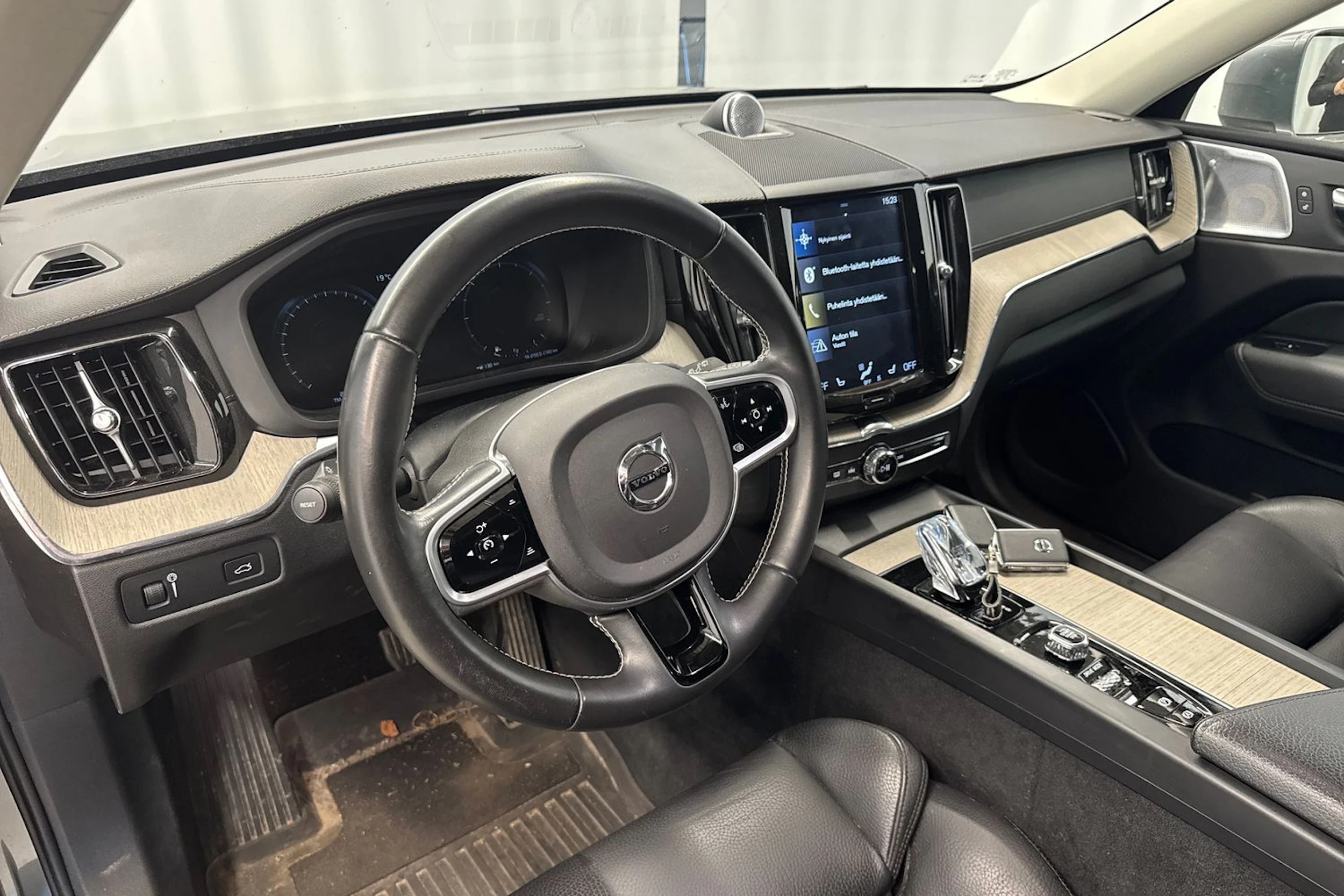 harmaa Volvo XC60 2019 kuva 13.