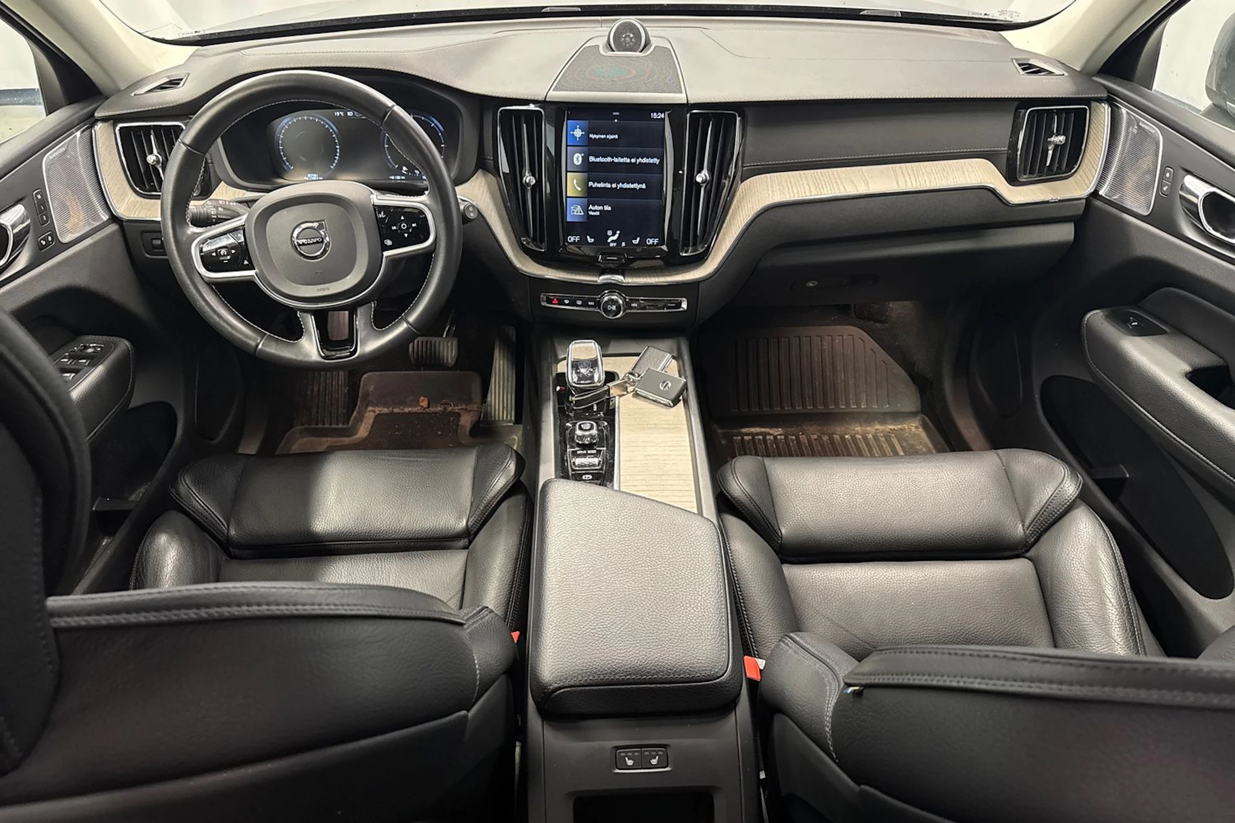 harmaa Volvo XC60 2019 kuva 14.