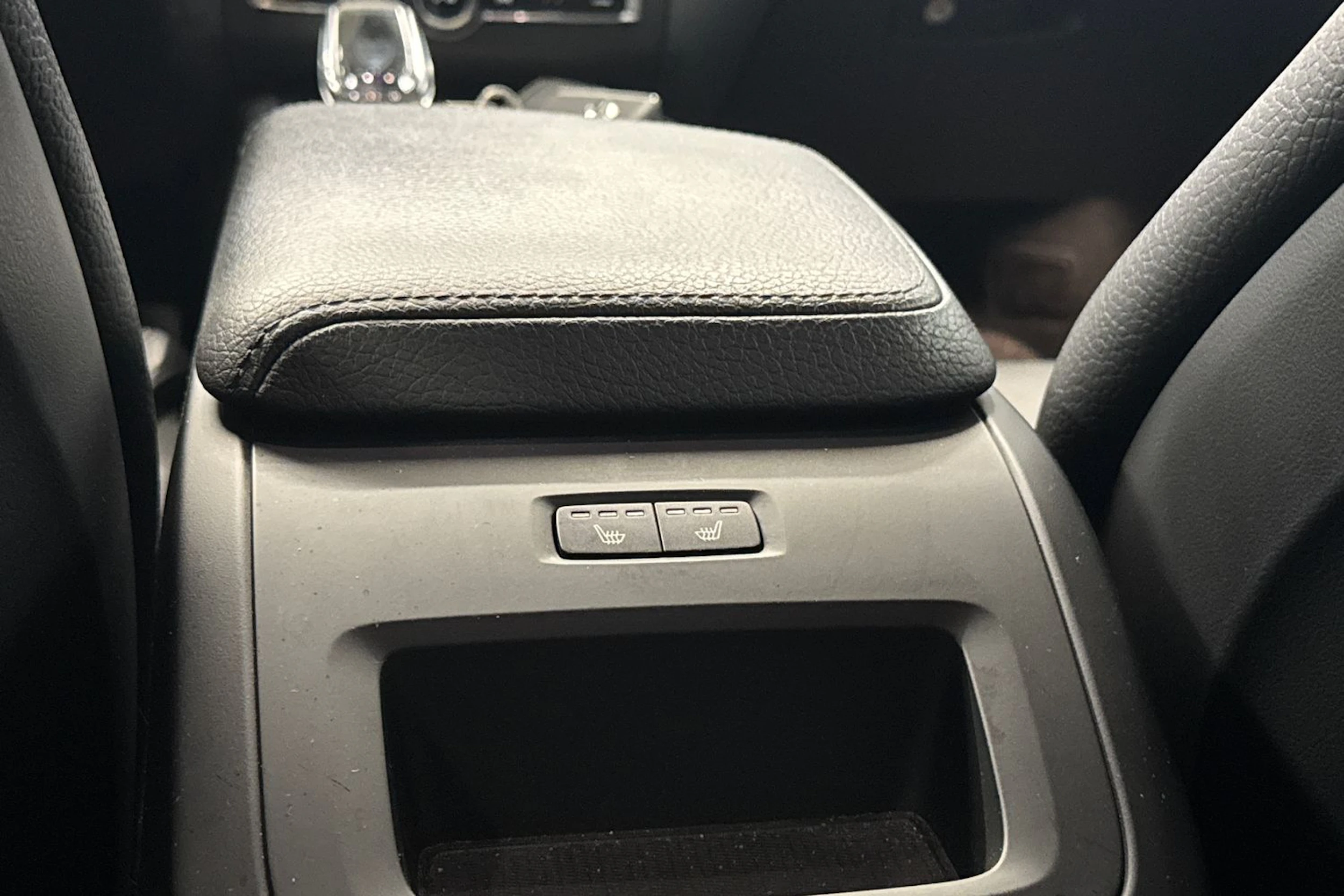 harmaa Volvo XC60 2019 kuva 15.