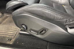 harmaa Volvo XC60 2019 kuva 17.