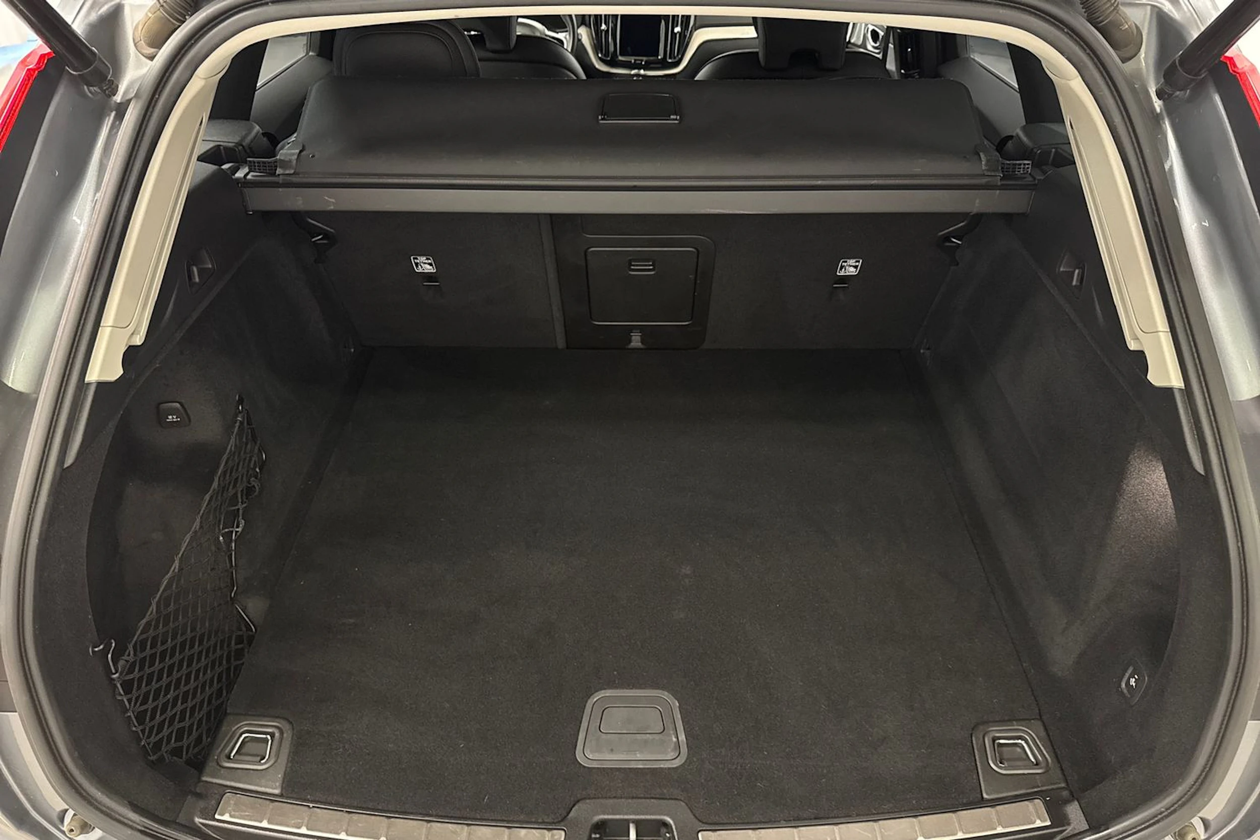 harmaa Volvo XC60 2020 kuva 21.