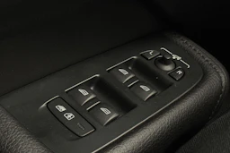 harmaa Volvo XC60 2020 kuva 25.