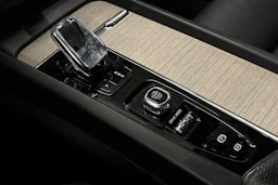 harmaa Volvo XC60 2020 kuva 30.