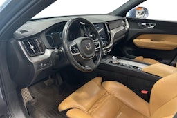 sininen Volvo XC60 2019 kuva 3.