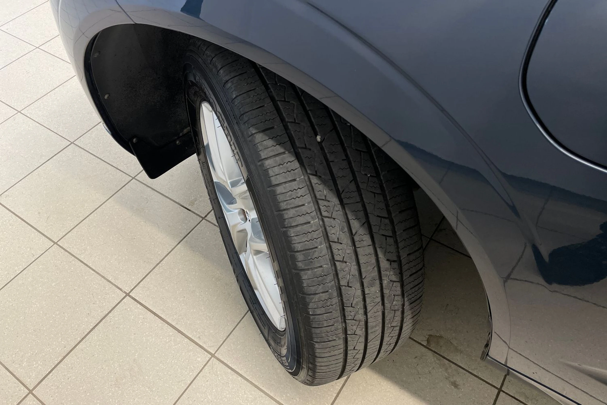 Sininen Volvo XC60 2019 kuva 13.