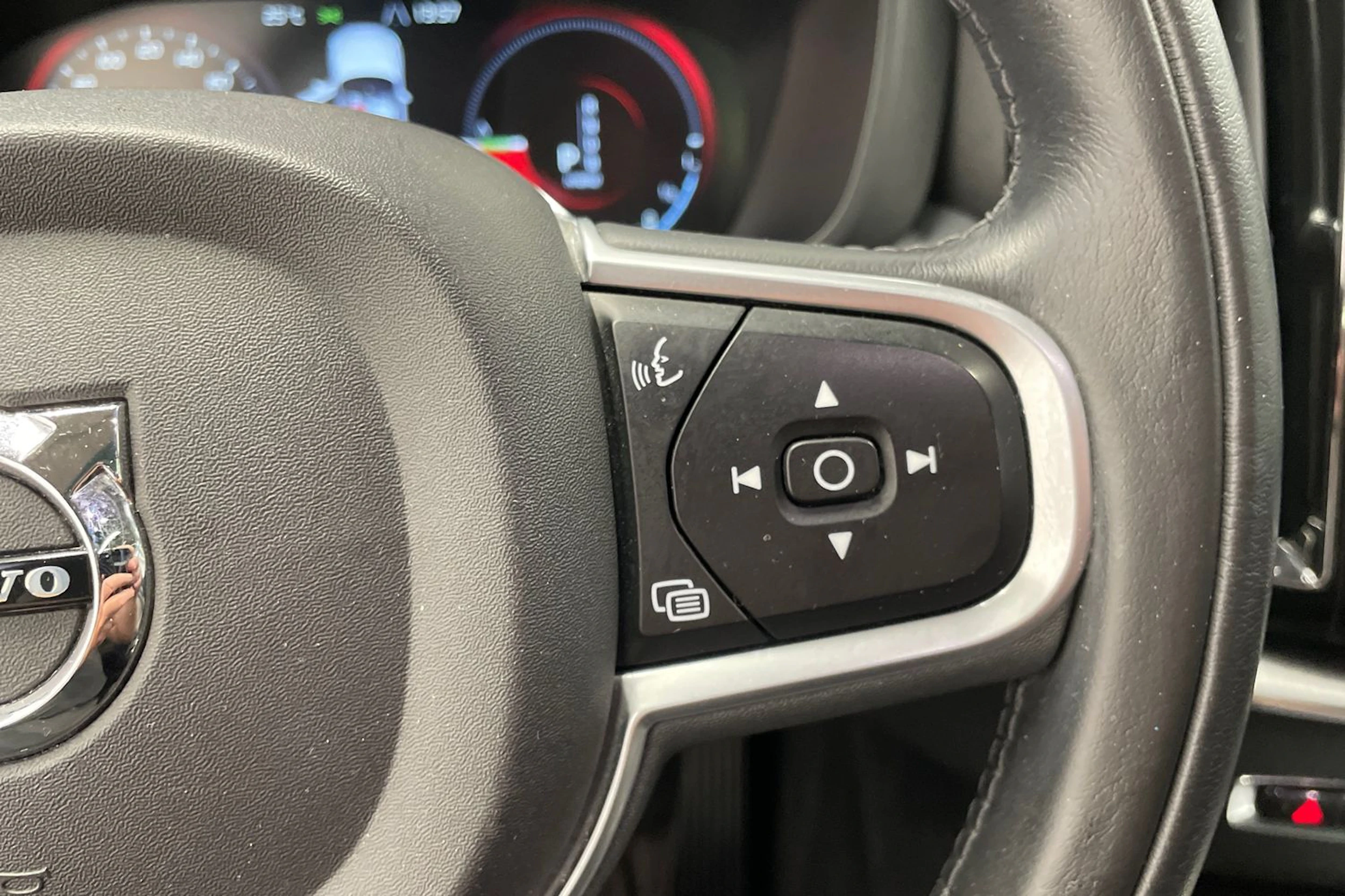 Sininen Volvo XC60 2019 kuva 16.