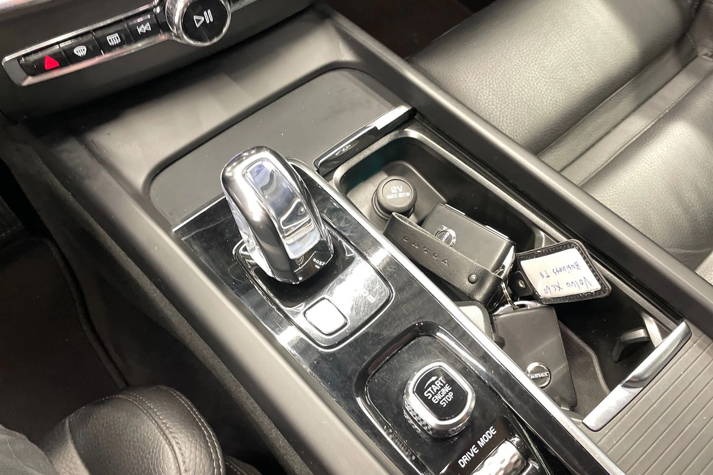 Sininen Volvo XC60 2019 kuva 18.