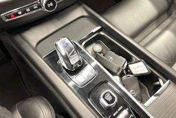 Sininen Volvo XC60 2019 kuva 18.