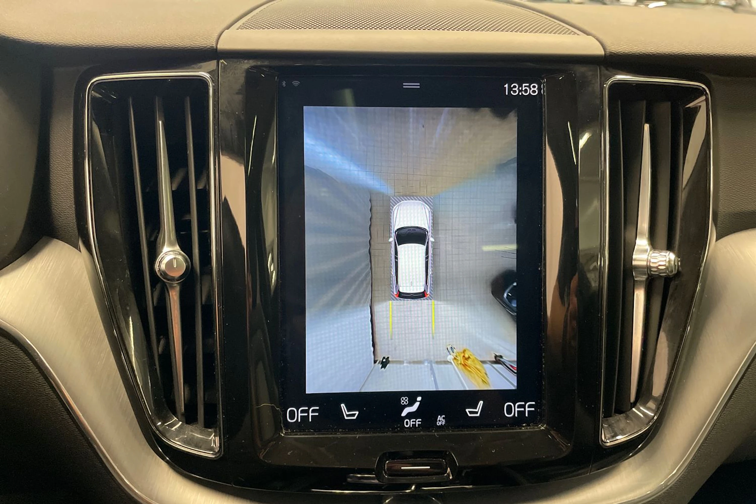 Sininen Volvo XC60 2019 kuva 20.