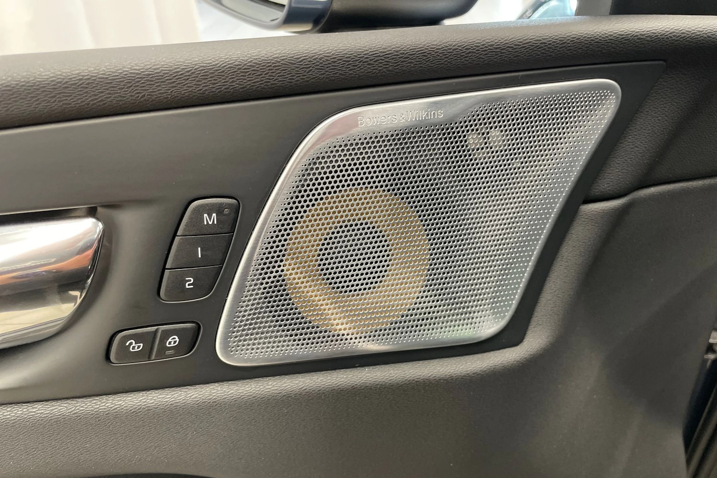 Sininen Volvo XC60 2019 kuva 21.