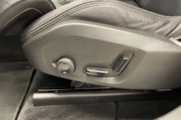 Sininen Volvo XC60 2019 kuva 23.