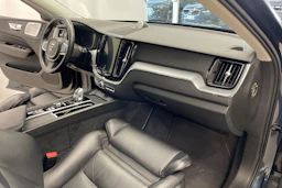 Sininen Volvo XC60 2019 kuva 28.