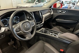 punainen Volvo XC60 2019 kuva 6.