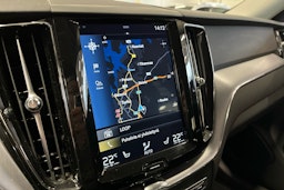 punainen Volvo XC60 2019 kuva 19.