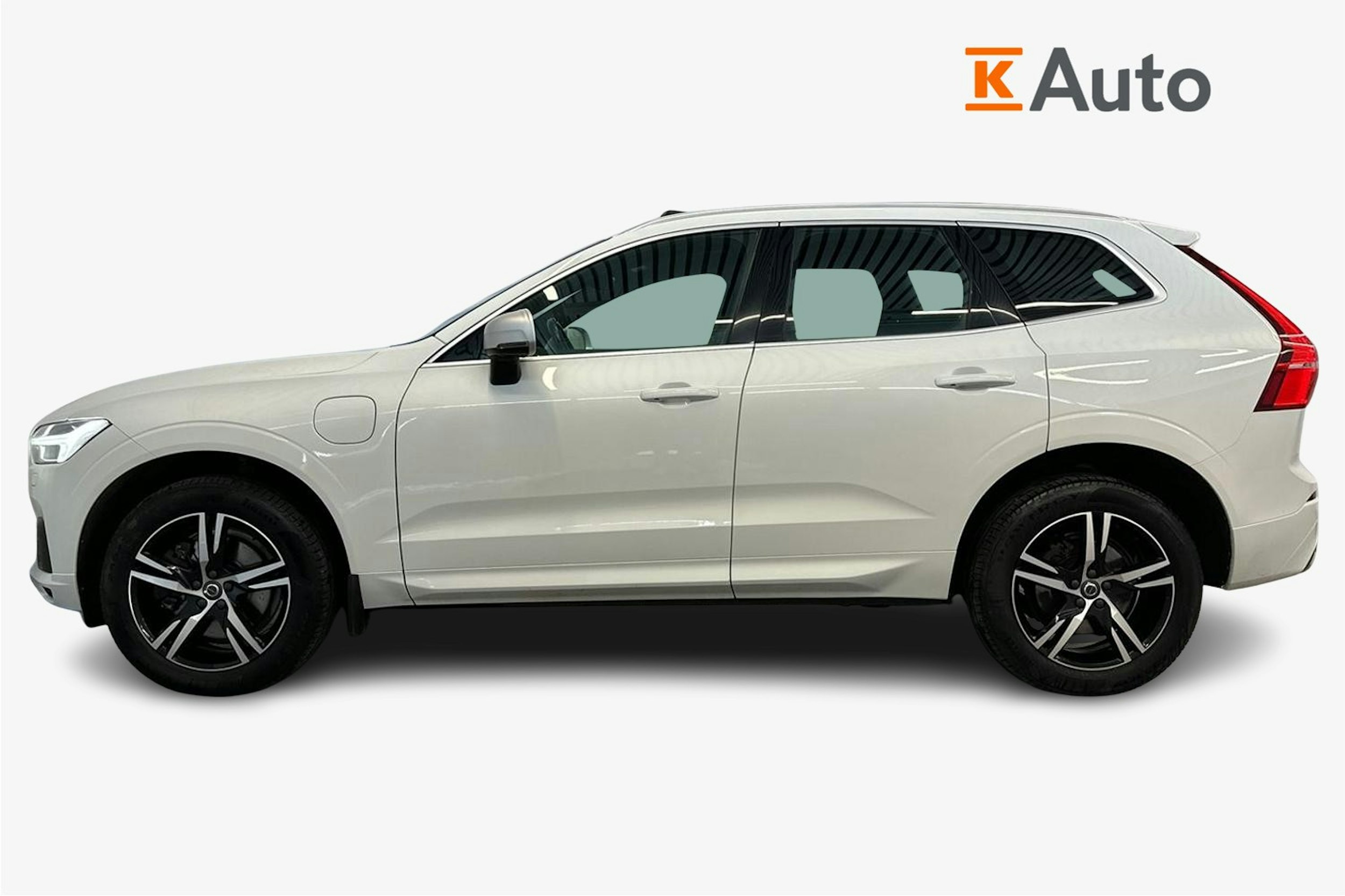 valkoinen Volvo XC60 2019 kuva 6.