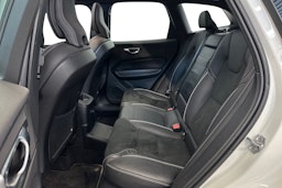 valkoinen Volvo XC60 2019 kuva 10.