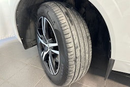 valkoinen Volvo XC60 2019 kuva 13.