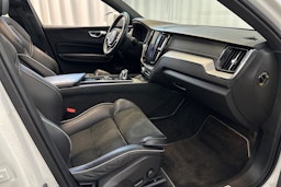 valkoinen Volvo XC60 2019 kuva 14.