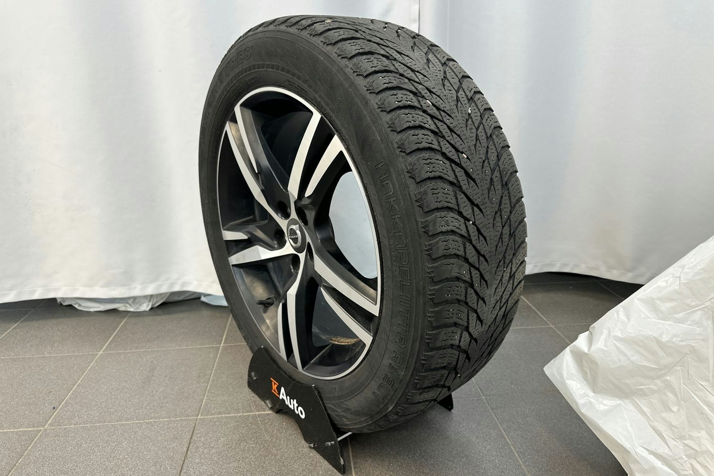 valkoinen Volvo XC60 2019 kuva 19.