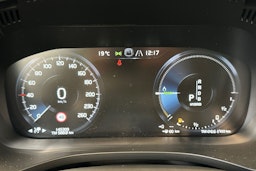 valkoinen Volvo XC60 2019 kuva 21.