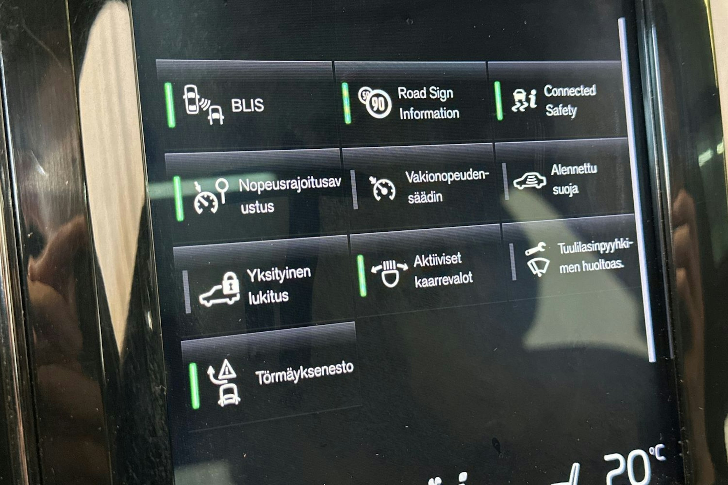 valkoinen Volvo XC60 2019 kuva 25.