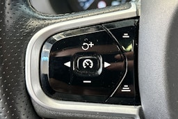 valkoinen Volvo XC60 2019 kuva 29.