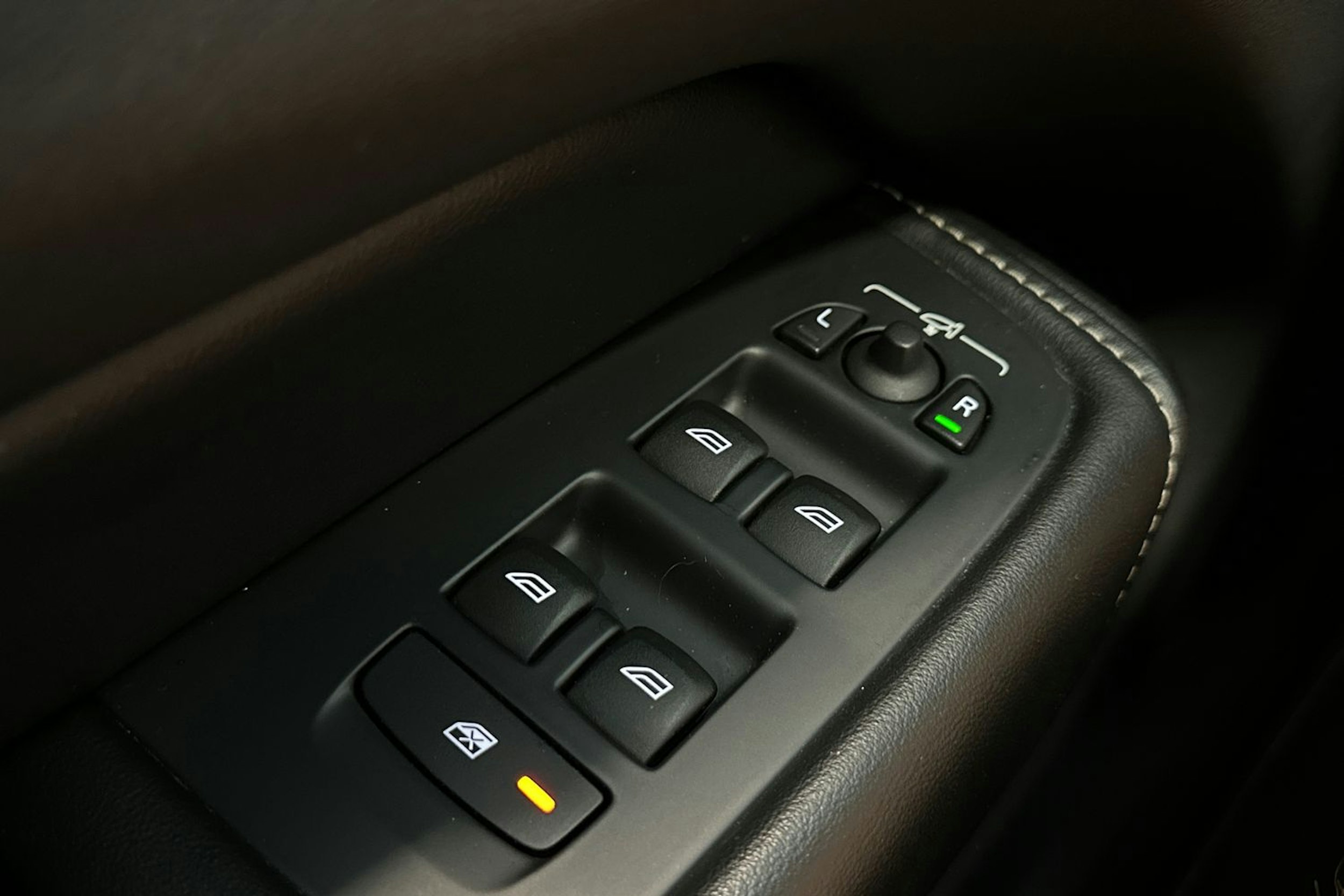 valkoinen Volvo XC60 2019 kuva 32.