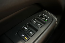valkoinen Volvo XC60 2019 kuva 32.
