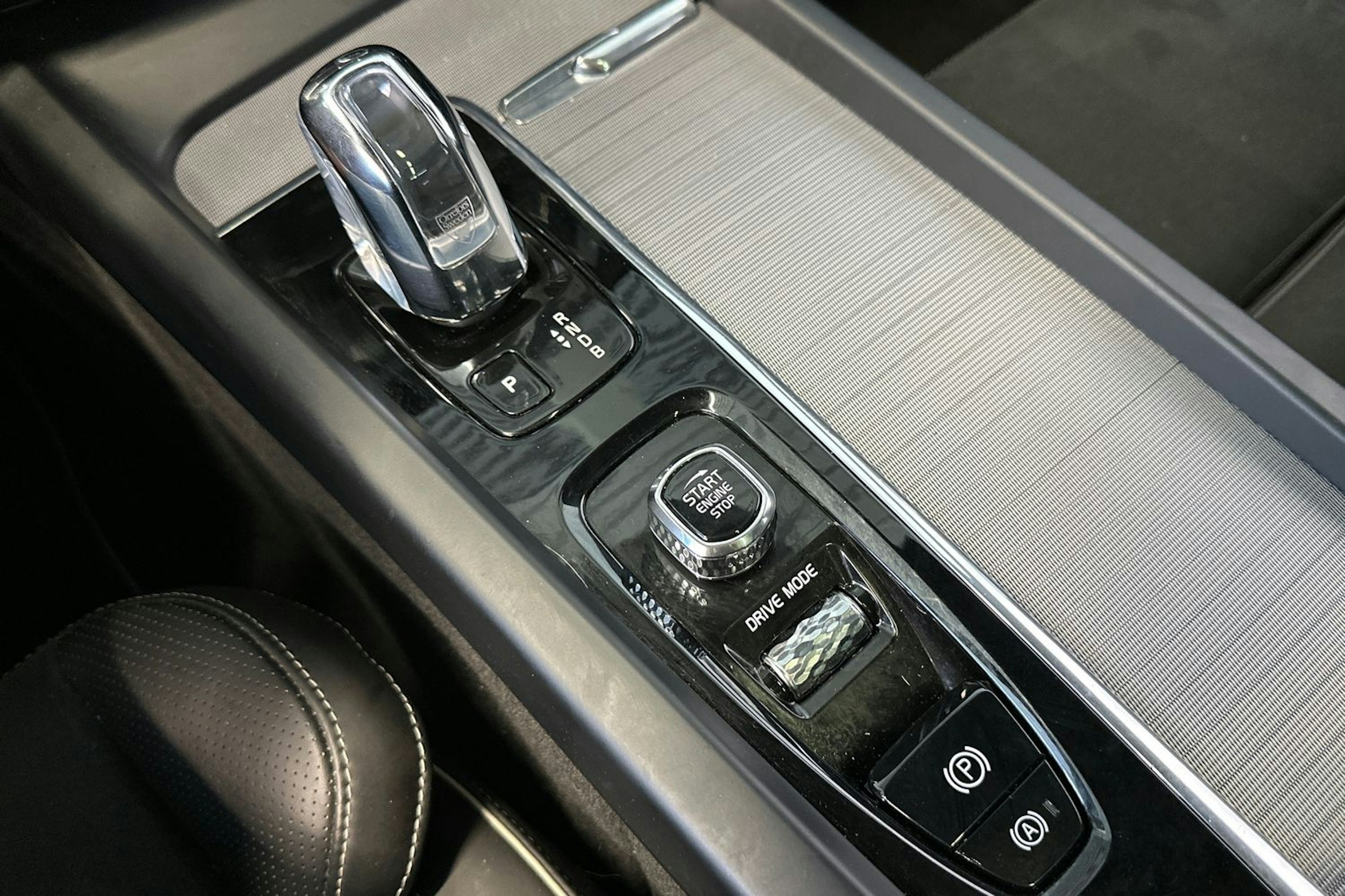 valkoinen Volvo XC60 2019 kuva 35.