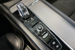 valkoinen Volvo XC60 2019 kuva 35.