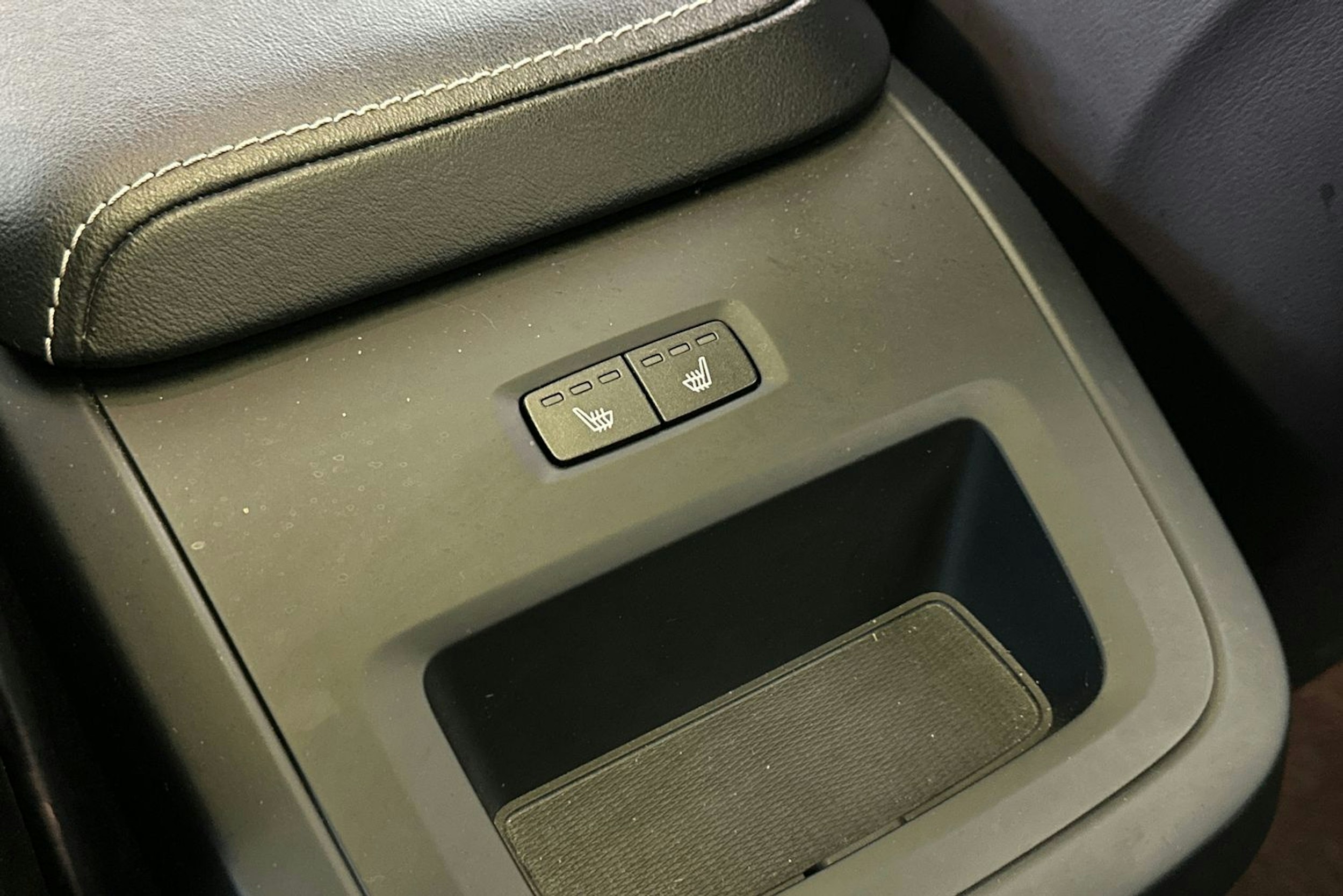 valkoinen Volvo XC60 2019 kuva 36.