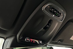 valkoinen Volvo XC60 2019 kuva 37.